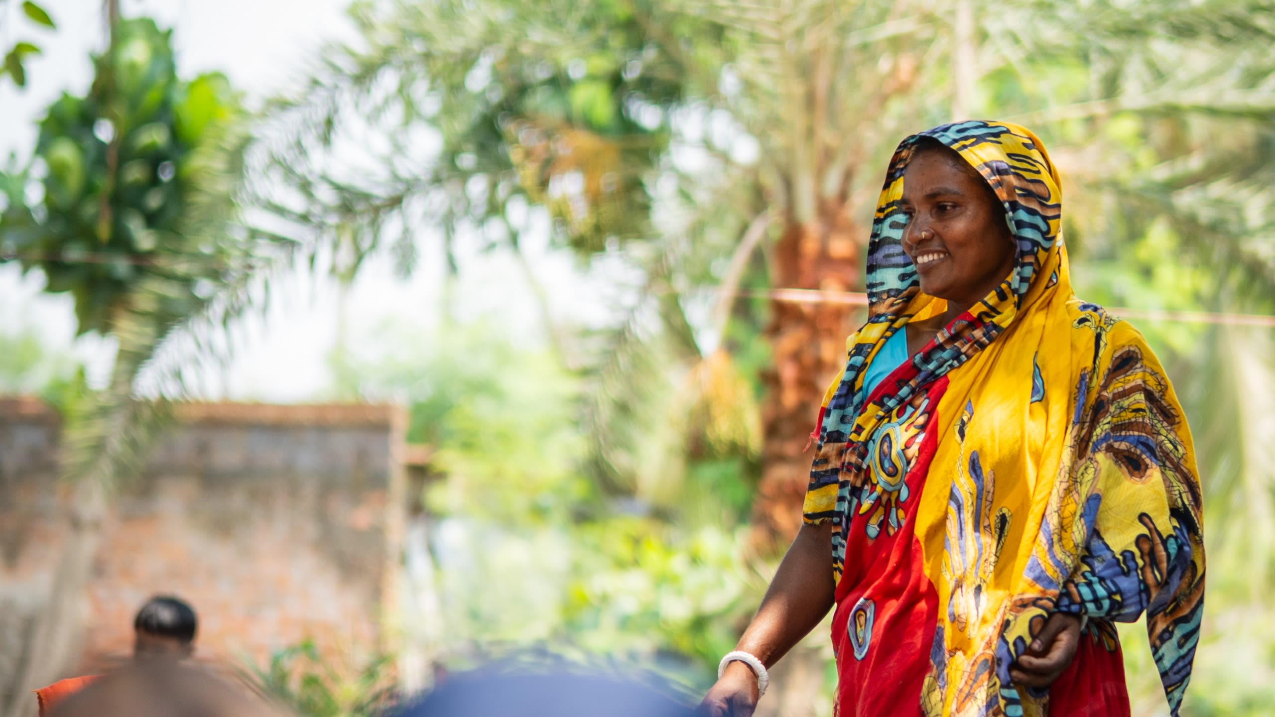Foto: Seitenportrait: Mukty lächelt während der Community Session.  