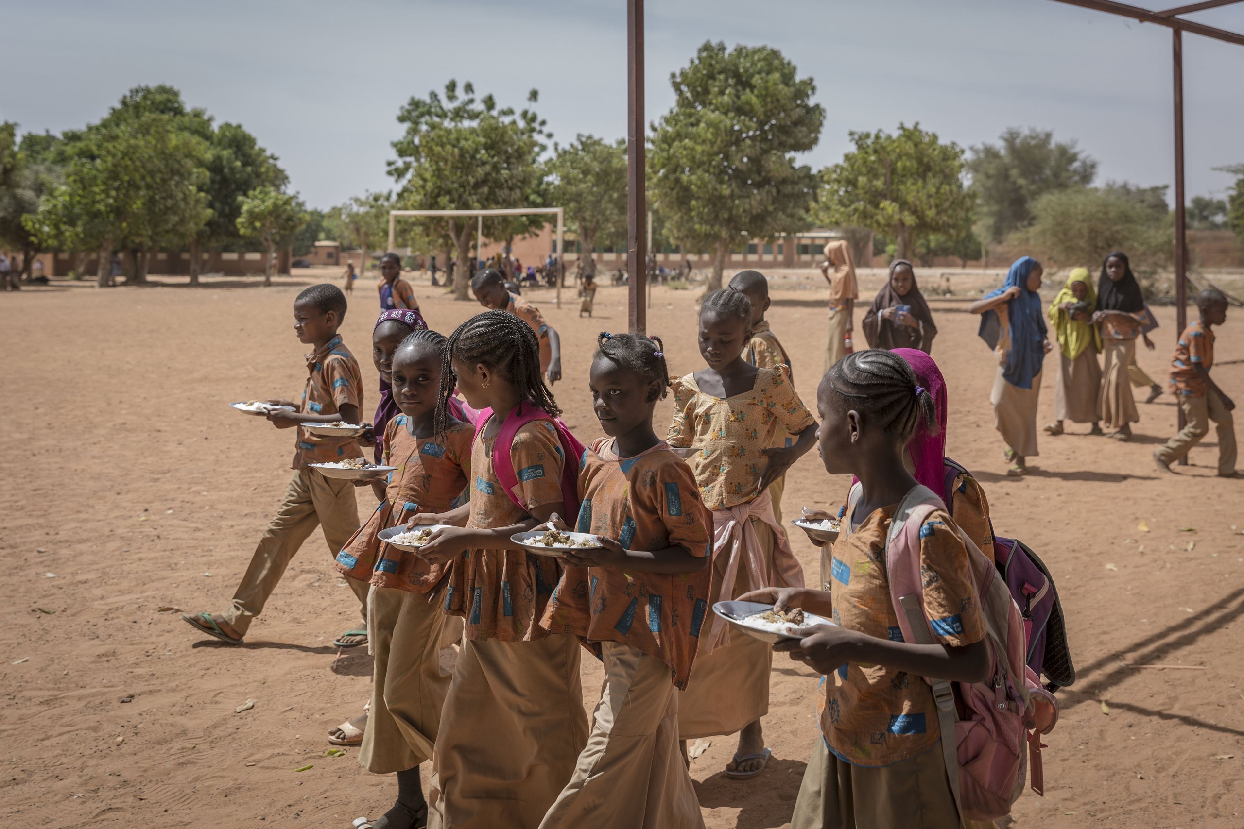 Schulkinder in Afrika. Foto: Luise Aedtner