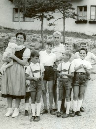 Karl Moser im Kinderdorf Imst