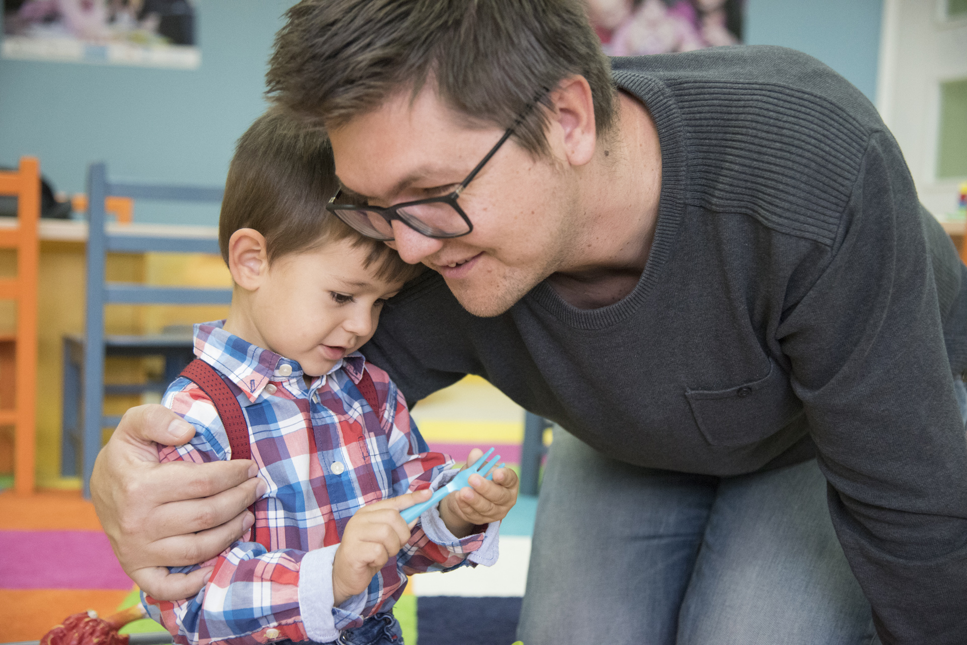 Vater und Sohn im Kindergarten
