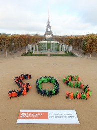 Aktion zum Tag der Kinderrechte in Paris