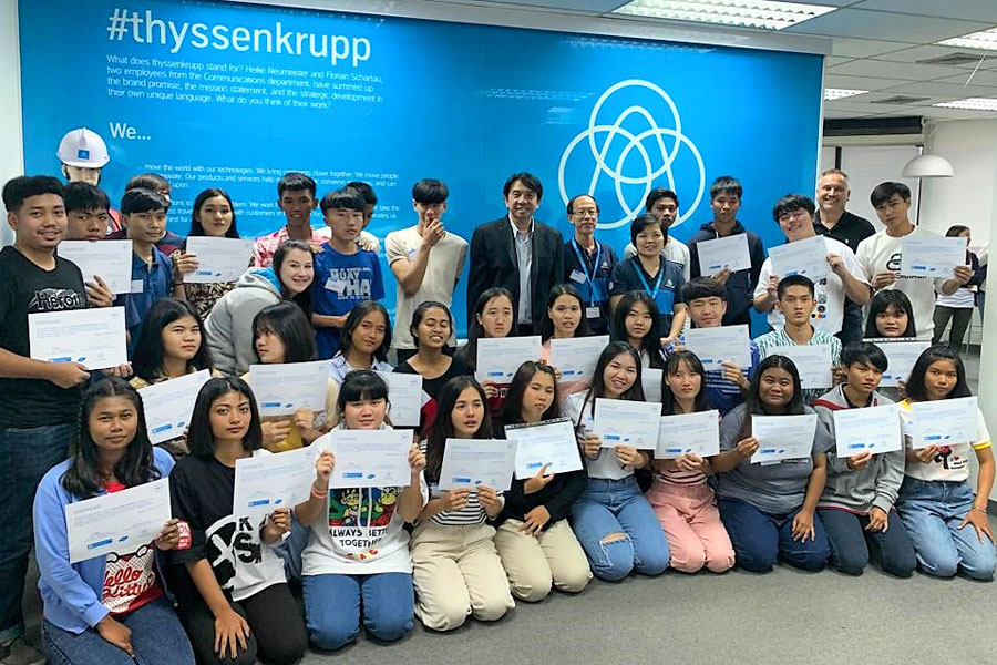 Jugendliche bei Workshop