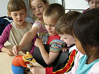 Die ganze Stadt zieht mit: Kindergarten-Kinder informieren sich über die 