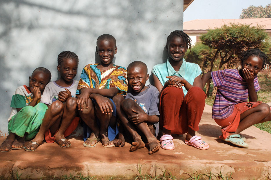 Kinder aus Bakoteh. Foto: Claire Ladavicius