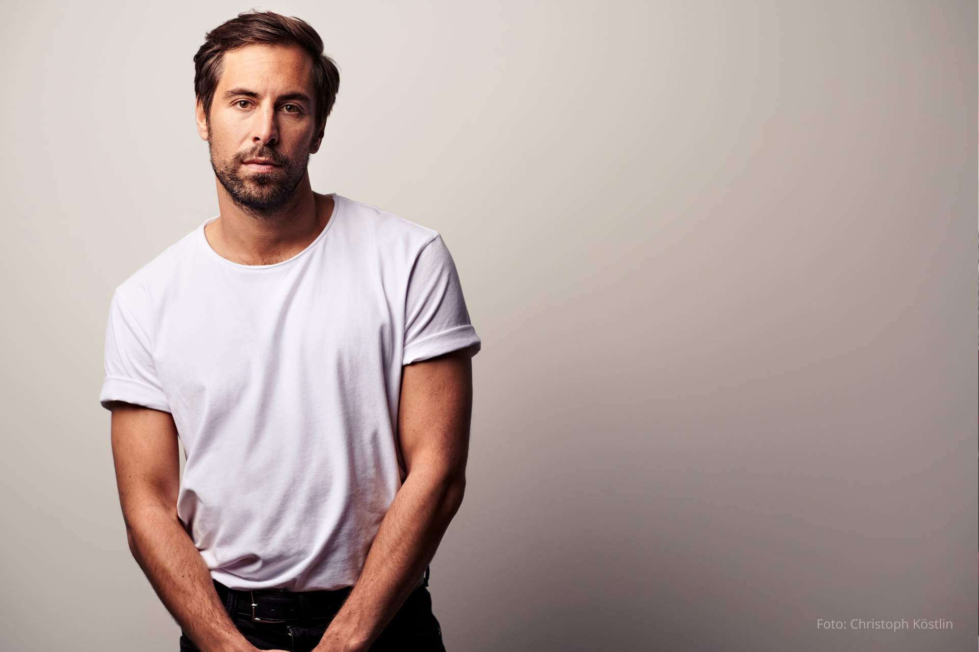 Max Giesinger unterstützt die SOS-Kinderdörfer mit einem digitalen Weihnachtskonzert. Foto Christoph Koestlin