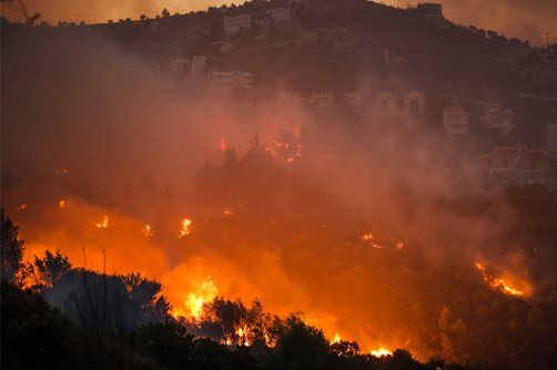 Brände nahe der griechischen Hauptstadt Athen