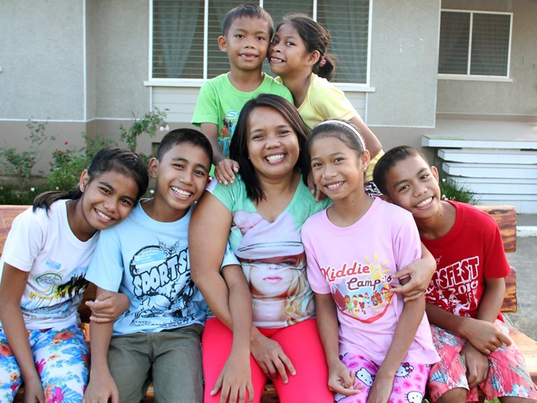 SOS-Familie aus den Philippinen