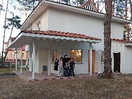 Mittlerweile ist das SOS-Kinderdrof in Brovary fertig und die Familien sind eingezogen. Foto: Marko Mägi