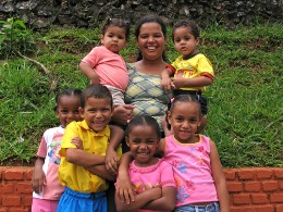 SOS-Familie im Kinerdorf Poá, Brasilien