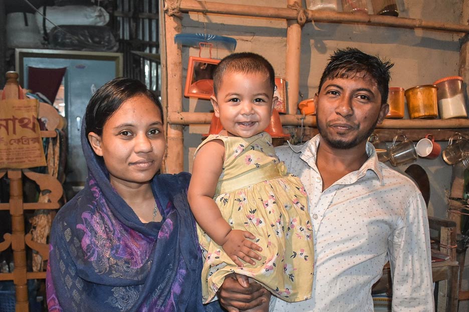 “Wenn ich jetzt das Gesicht meiner Tochter sehe, bin ich wieder zuversichtlich": Alam und seine Familie wurden von den SOS-Kinderdörfern beim Neuanfang unterstützt. Foto: SOS-Kinderdörfer