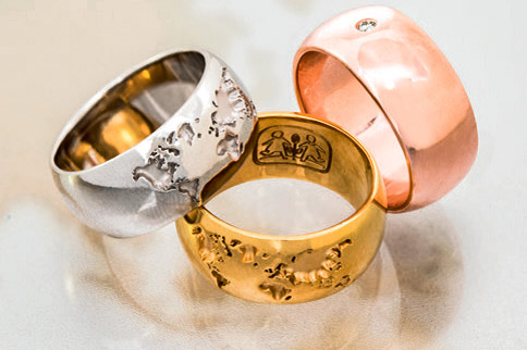 Ein Teil des Erlöses der Shiny Future Ringe geht an das SOS-Kinderdorf in Bangpoo, Thailand