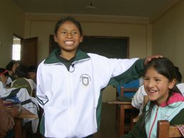 In der Schule: Yoceline geht in die die fünfte Klasse. Auf dem Stundenplan stehen an diesem Tag Sport und Englisch.