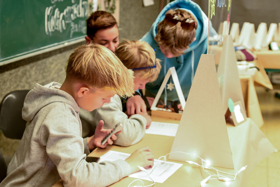 Schüler beim Basar der Hermann-Gmeiner-Schule Daaden. Foto: Jasmin Graber
