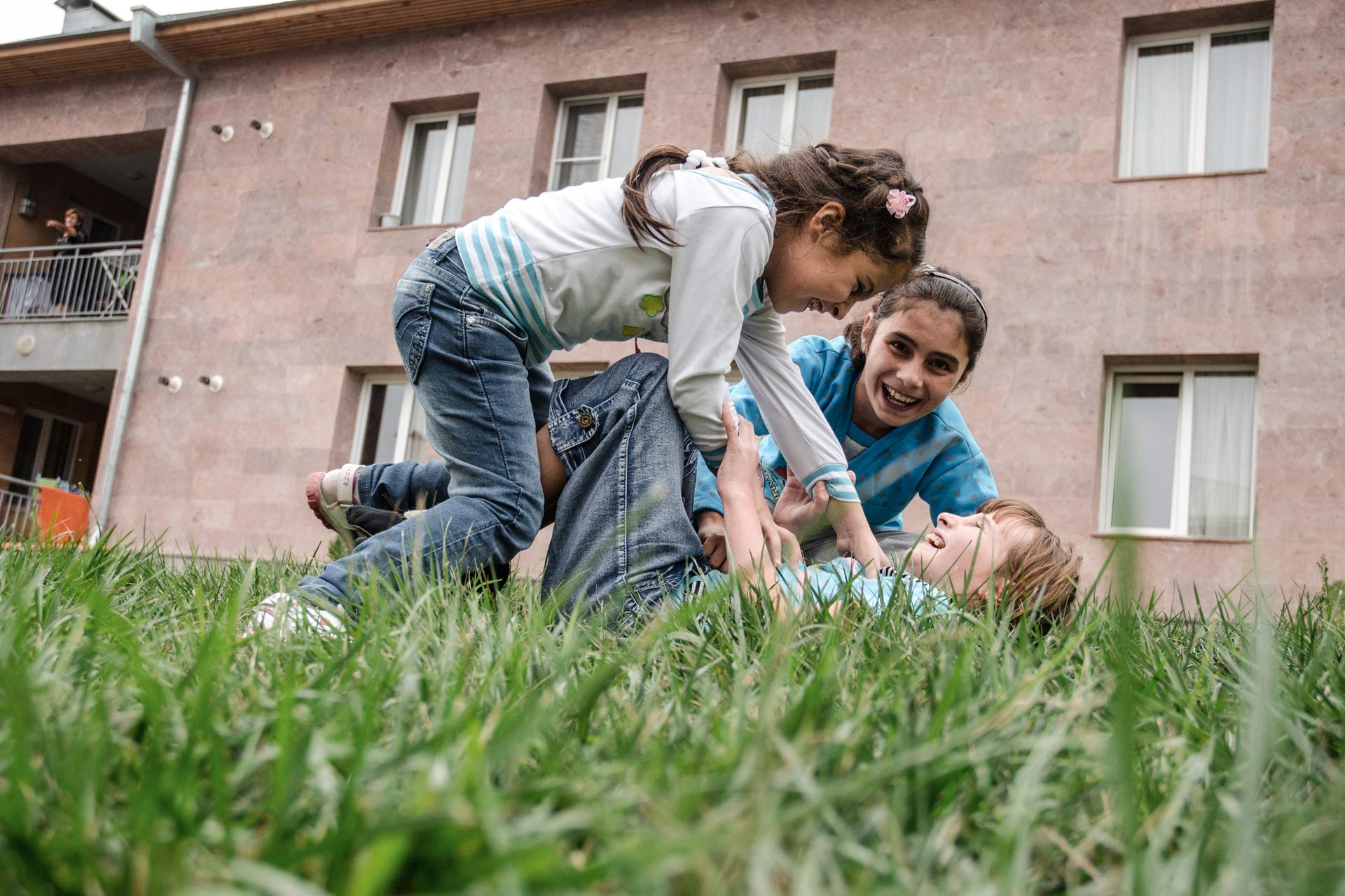 Geschwister im SOS-Kinderdorf Armenien