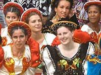 Antje Kiupel in ihrer Tanzgruppe 
