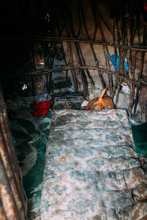 In der Hütte im Armenviertel: "Wir schlafen zu fünft hier", sagt Adem Ahmed. Fotos: Alea Horst