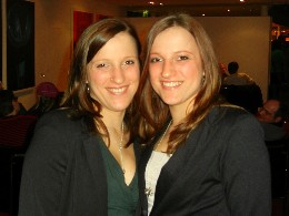 Die Zwillinge Nina (links) und Cynthia.