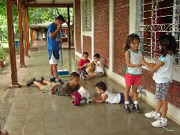 Kinder im SOS-Kinderdorf Juigalpa beim Spielen