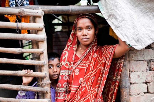 Frau in Indien mit Kind