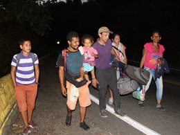 Täglich kommen tausende venezolanische Flüchtlinge über die Grenze nach Kolumbien.