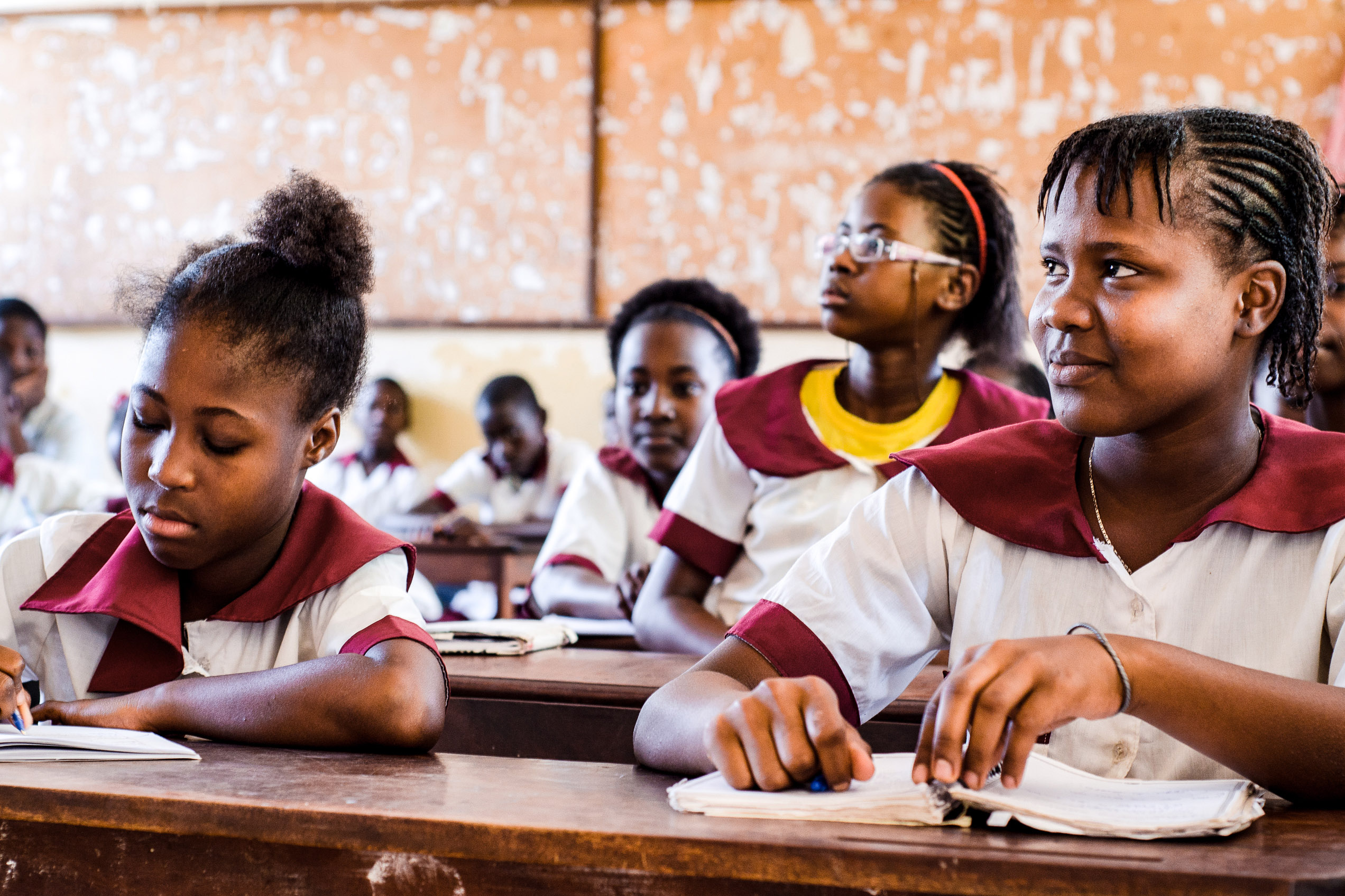 Mädchen an einer Schule in Guinea-Bissau. Foto: Claire Ladavicius