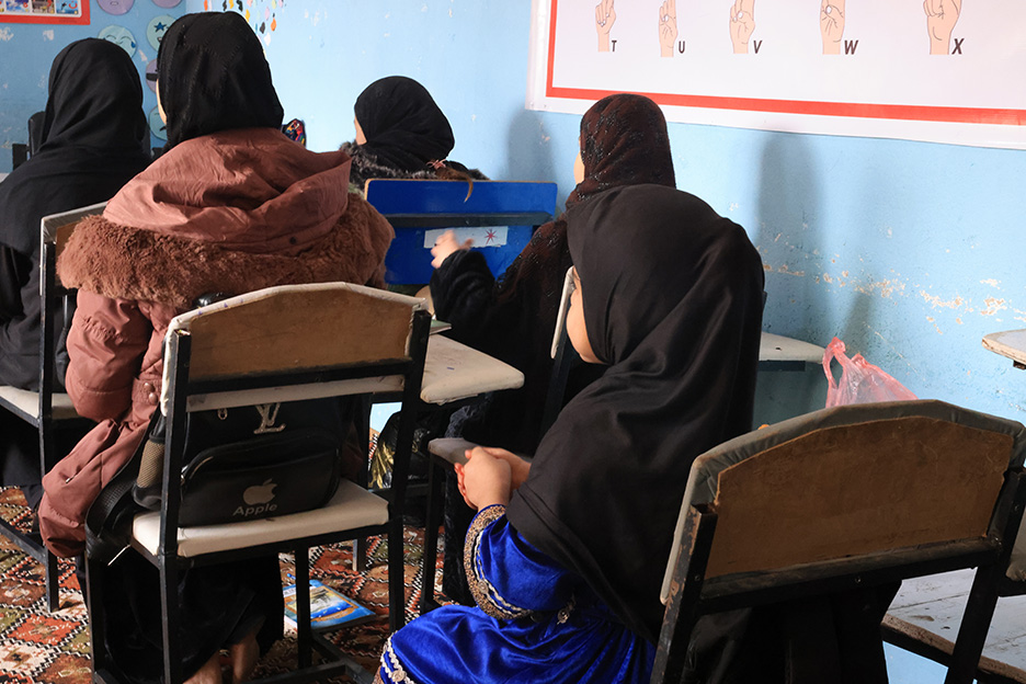 Mädchen in Afghanistan in einem Klassenraum. Foto: Save the Children
