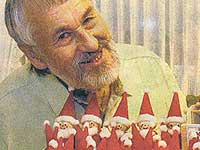 Heiß begehrt: Weihnachtsmänner aus Hans Maahsens Bastel-Werkstatt