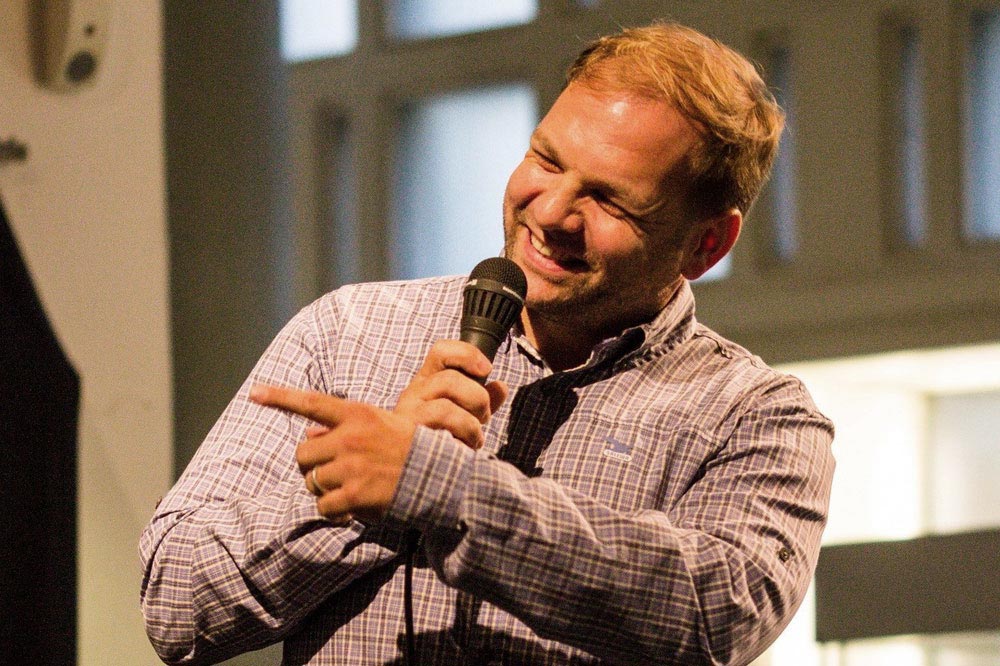 Auftritt von Dominik Bartels