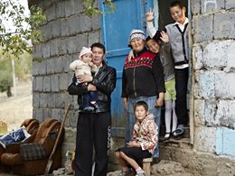 Familie in Bishkek, die von SOS unterstützt wird