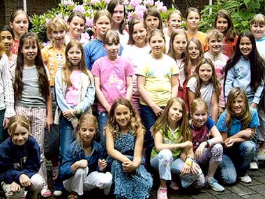 Sie alle sind SOS-Patinnen, Charlotte Wegener (Mitte, stehend, im blauen T-Shirt) hatte die Idee dazu - Foto: privat
