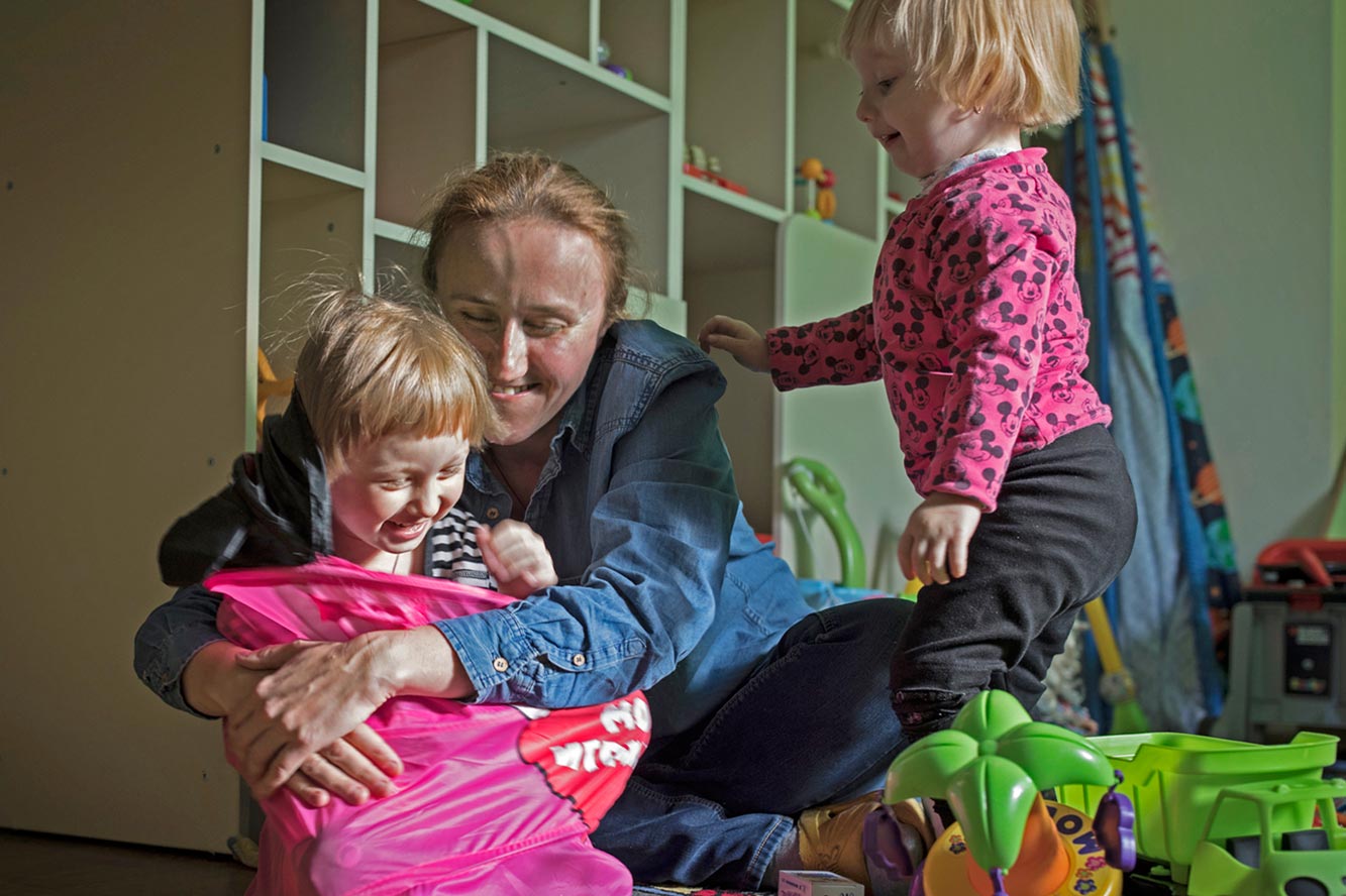 Mutter mit Kindern in Weißrussland. Foto: Lars Just