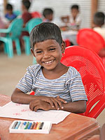 Ein Kind in einer Vorschule, die SOS in Komari (Sri Lanka) errichtet hat - Foto: Sebastian Posingis