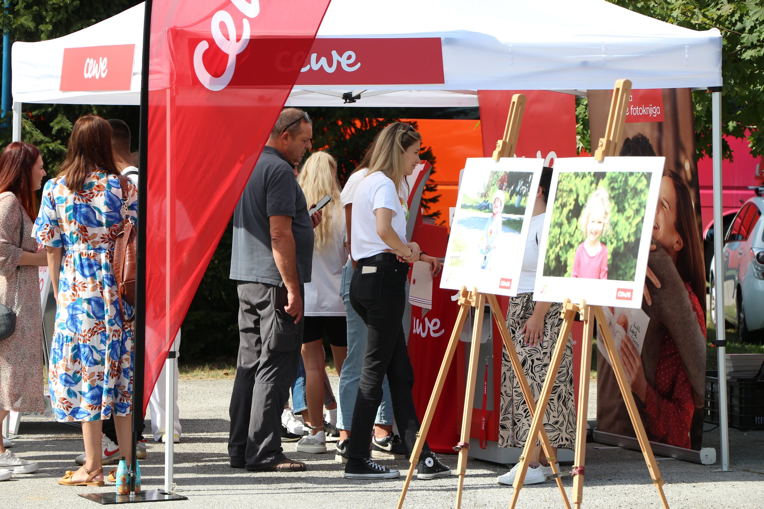 CEWE leistet breit gefächerte Unterstützung