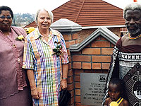 Ehrengast in Swasiland: Liesel Kanne-Klaus bei der Eröffnungsfeier des neuen Kinderdorfs - Foto: SOS