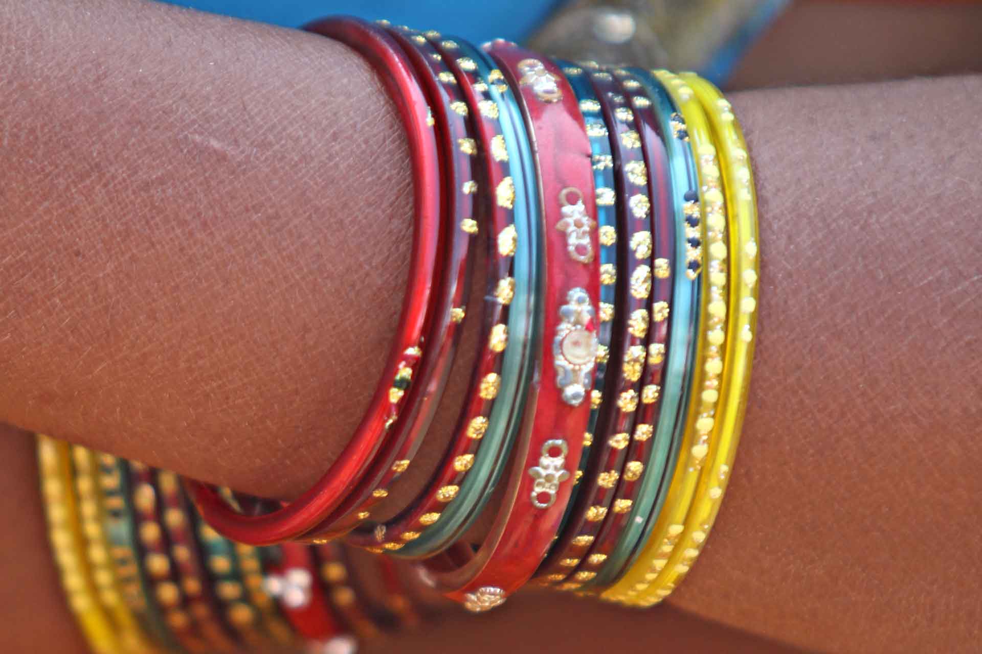 Arm eines Mädchen in Indien - Foto: Bjørn-Owe Holmberg