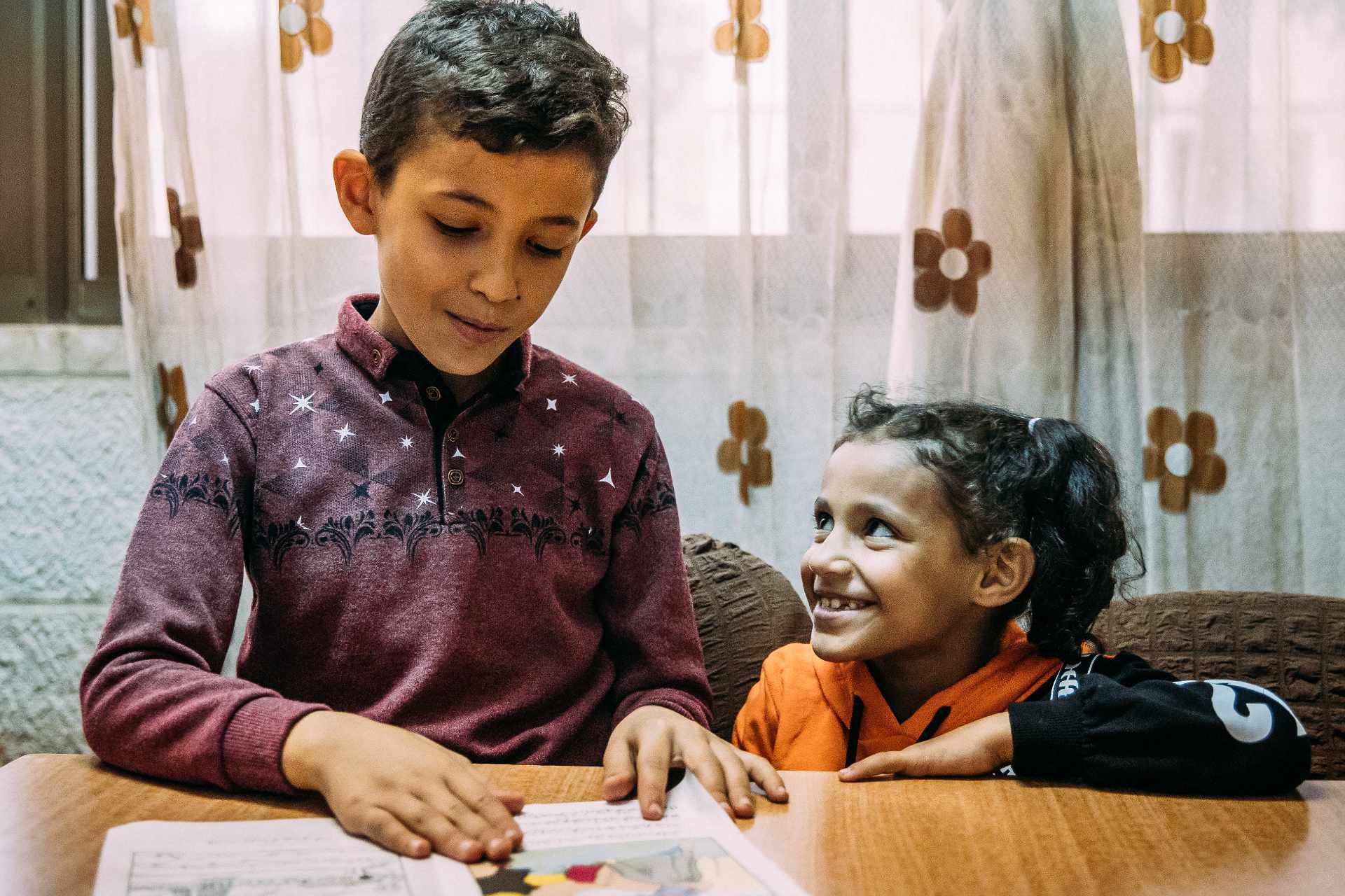 Kinder lesen zusammen, Foto: Alea Horst