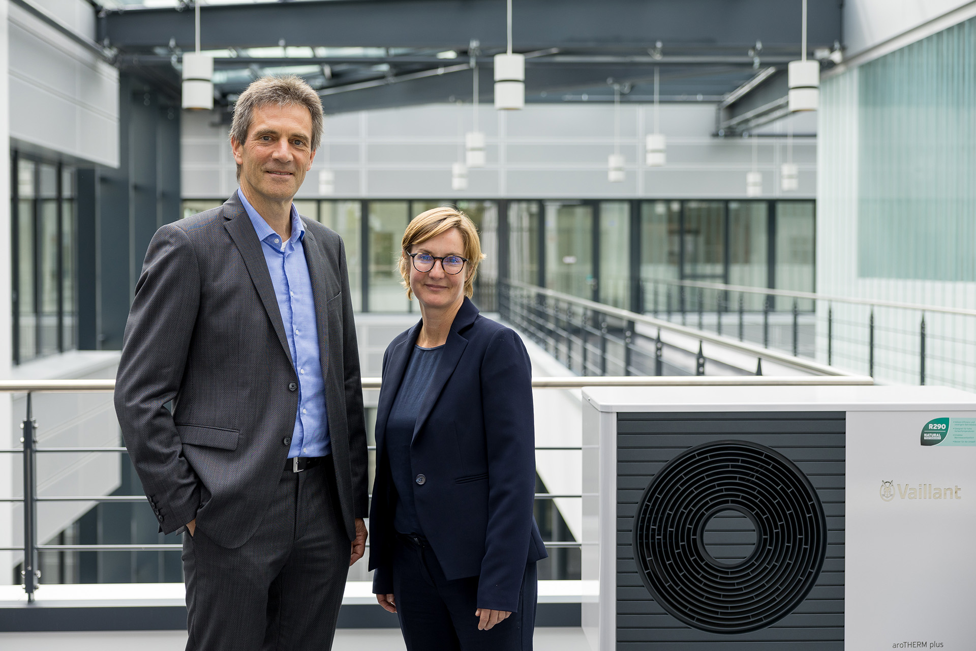 Barbara Gruner, Vorständin SOS-Kinderdörfer weltweit, und Dr.-Ing. Norbert Schiedeck, Vaillant Group CEO