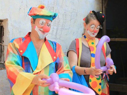 Clowns auf Reisen für SOS