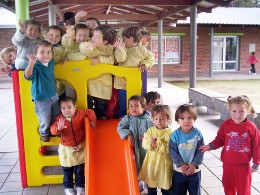 Kinder in der SOS-Kindertagesstätte in Salto 