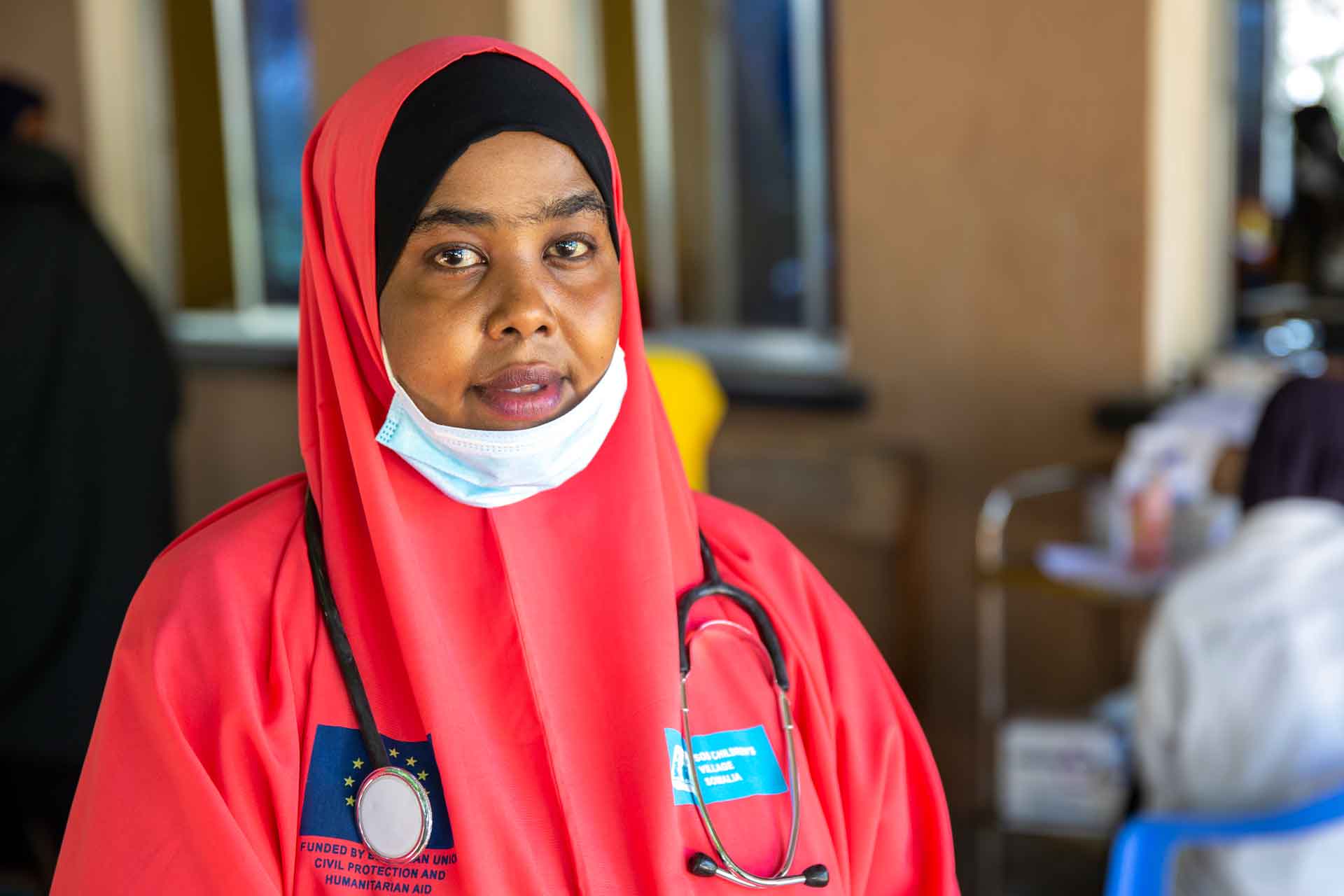 „Wir retten täglich Leben": Krankenschweste Nnasra in der Klinik der SOS-Kinderdörfer in Mogadischu. Foto: Mohamed Abdihakim