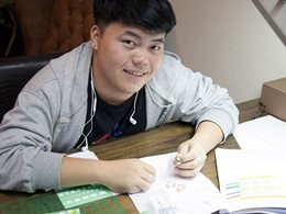 "Ich lerne, wie man Designs zum Leben erweckt": Pao-Mai bei Juwelo. Foto: Juwelo