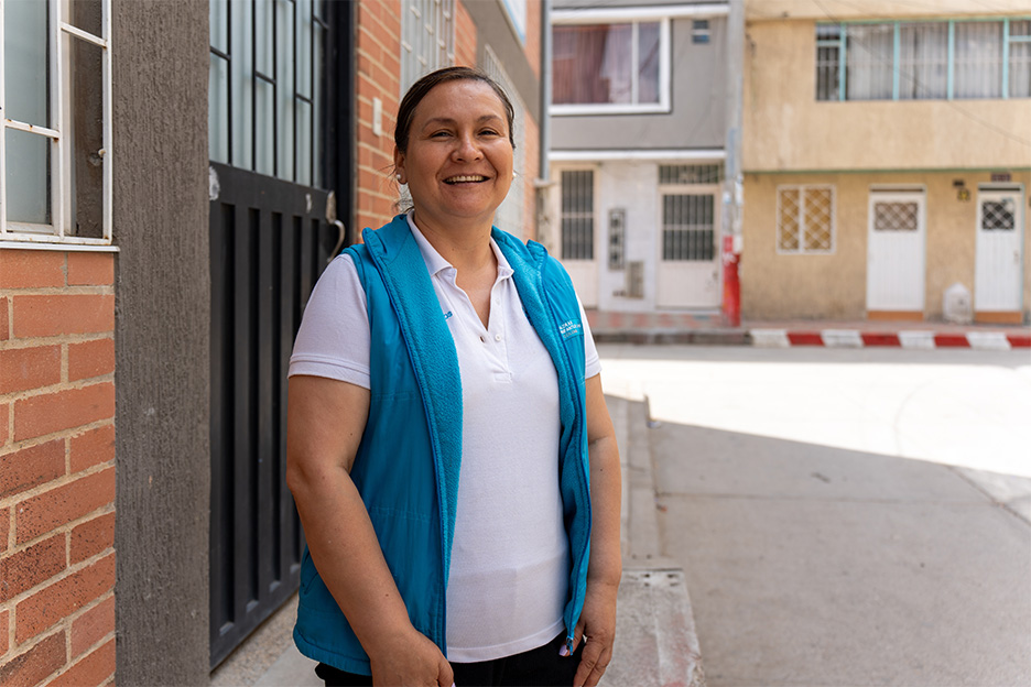 Magda Moralez stärkt Kinder und Eltern im Familienhilfeprogramm der SOS-Kinderdörfer. Foto: Jakob Fuhr
