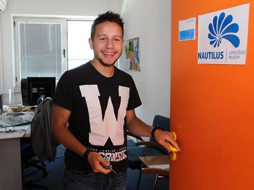 Milan, aufgewachsen im SOS-Kinderdorf, hat mit seiner Organisation "Nautilus" schon fünf soziale Projekte umgesetzt. Foto: Katharina Ebel