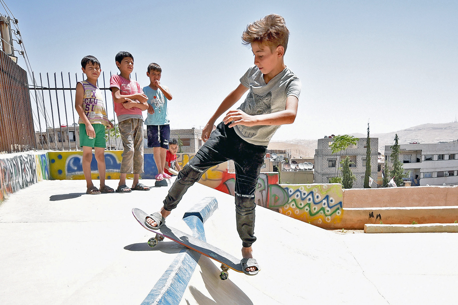 Bahn frei: Die ersten Kinder gehen im neu eröffneten Skatepark bei Damaskus an den Start. Foto: M.Giersch