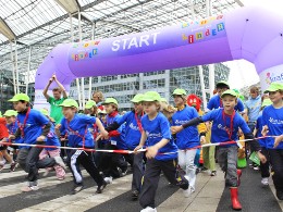Startschuss: Kinder laufen für Kinder
