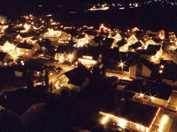 Weihnachtliches Lichtermeer: Blick aufs hessische Trohe