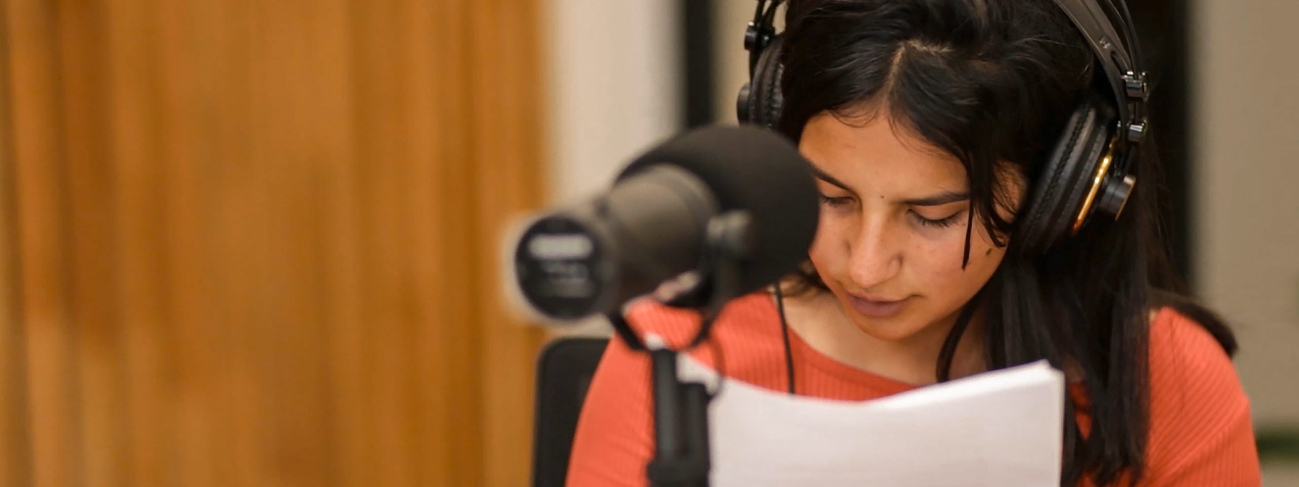 Jugendliche bei der Aufnahme eines Podcast. Foto: SOS-Kinderdörfer Uruguay