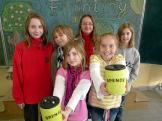 Schüler, die Spenden sammeln 