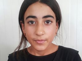 Eines der 350 jesidischen Kindern im Flüchtlingscamp Khanke in Dohuk, die am Traumabewältigungsprogramm der SOS-Kinderdörfer teilnehmen.