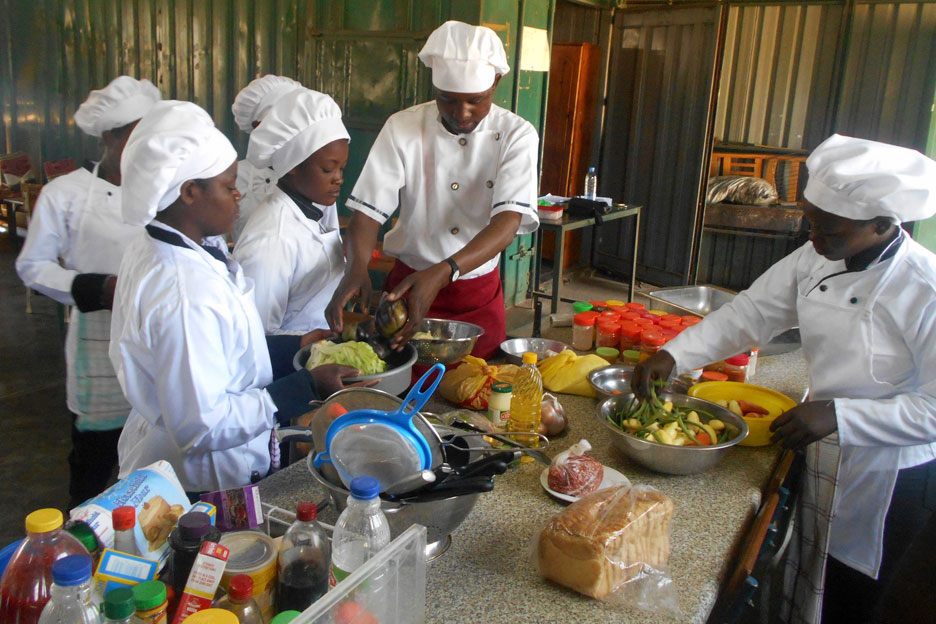 Berufsausbildung Lebensmittelverarbeitung in Sambia. Foto: SOS-Kinderdörfer